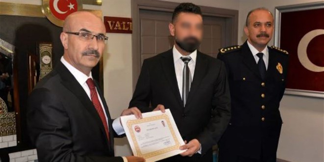 'Ödüllü polis' 25 kilo eroinle yakalandı