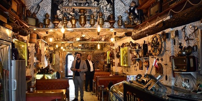 Babadan oğula geçen antika tutkusu 54 yıldır sürüyor