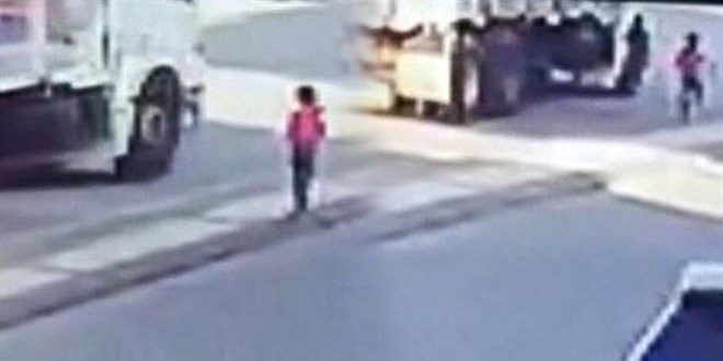 7 yaşındaki Ecem dengesini kaybederek kamyonunun altında kaldı