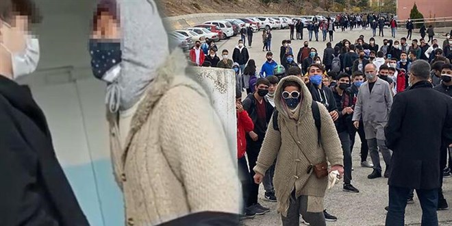 'Cebimde bıçak var' diyen öğretmeni öğrenciler şikayet etti
