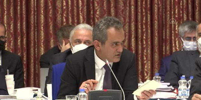 'MEB'i dernekler ve vakıflar yönetmiyor, biz yönetiyoruz'