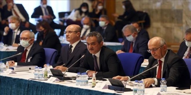 Bakan �zer'e '�artlar� ta��mayanlar�n il�e m�d�rleri' soruldu