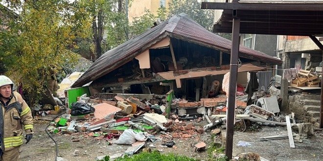Pendik'te bina patlama nedeniyle çöktü
