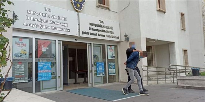 Polise küfür edip makas atan magandalar yakalandı