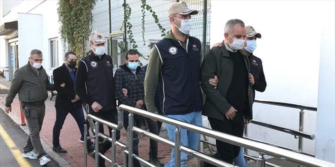 Aralarından doktor ve öğretmenlerin de bulunduğu 10 kişiye FETÖ gözaltısı