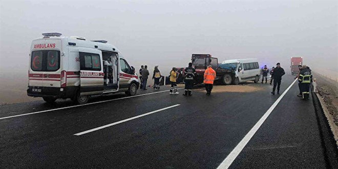 Sis nedeniyle okul servisi kazasında bir ölü 8 öğrenci yaralı
