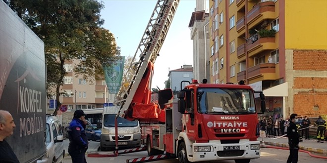 5 katlı öğrenci yurdunun yemekhanesinde yangın çıktı