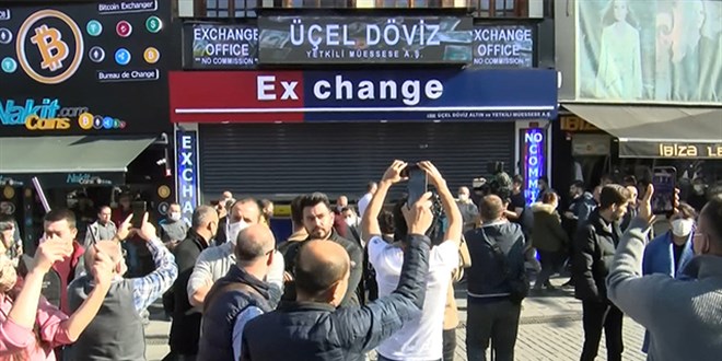 Döviz bürolarından kepenk kapatma eylemi