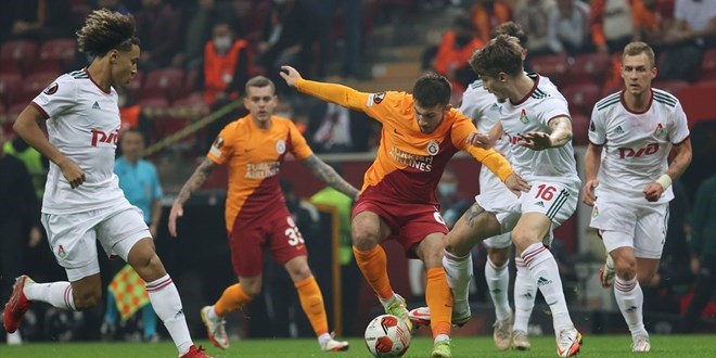 Galatasaray liderliğini sürdürdü