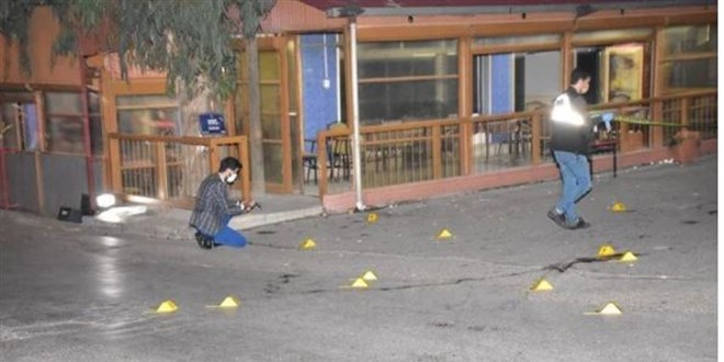 İzmir'de kahvehane önünde silahlı kavga: 1 ölü, 4 yaralı