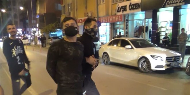 Kaymakamın oğlunun öldürülme olayına karışan şüpheli gazeteciye saldırdı