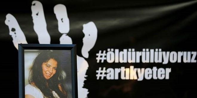 Belediye çalışanı kadın evine giderken bıçaklı saldırıda öldürüldü
