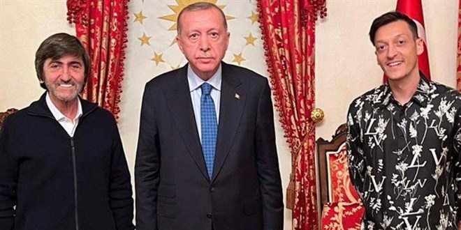 Mesut Özil ve Rıdvan Dilmen'den Cumhurbaşkanı Erdoğan'a ziyaret