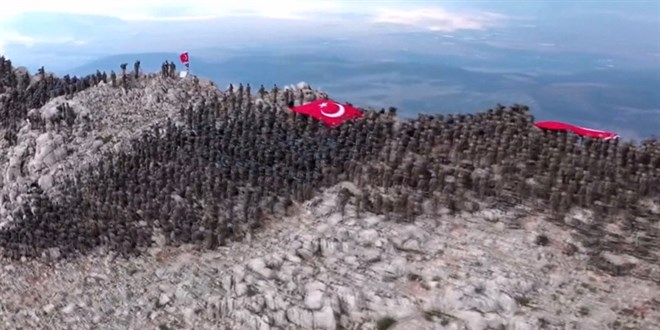 3 bin komando, şehitleri anmak için Davraz Dağı'na tırmandı