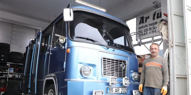 Eski minibüslere ikinci baharı yaşatıyor, telefonları susmuyor