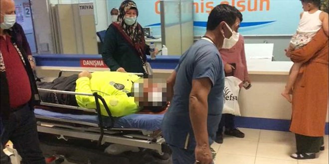 Mersin'de 'dur' ihtarına uymayan otomobil sürücüsü polise çarptı