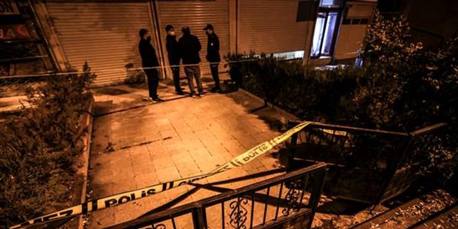 Dolandırılmasıyla dalga geçen 2 arkadaşını öldürdü