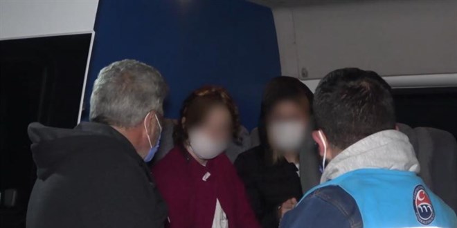 Riskli gruptaki iki arkadaş otobüste seyahat ederken yakalandı