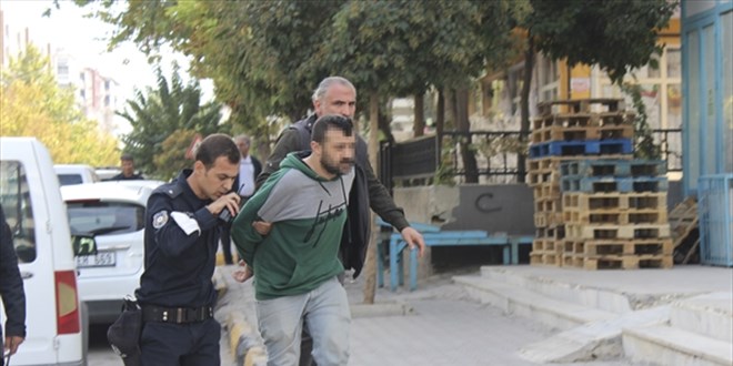Ailesini rehin alan kişiyi polis ikna etti