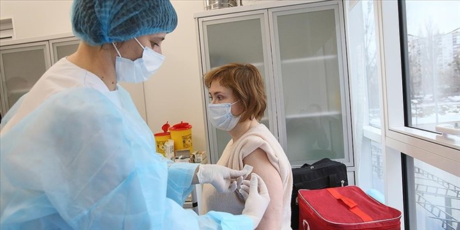 Ukrayna'da aşı olmayan memurlar işten atılacak