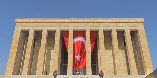 Anıtkabir'de koronavirüs tedbirli anma programı