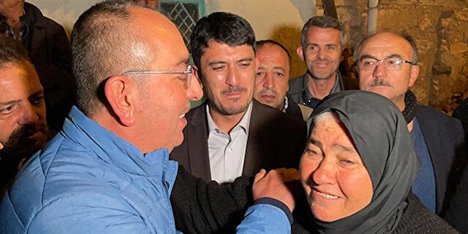 Depremde evi hasar gören vatandaş: Ne halı, ne kilim, hiçbir şeyim kalmamış