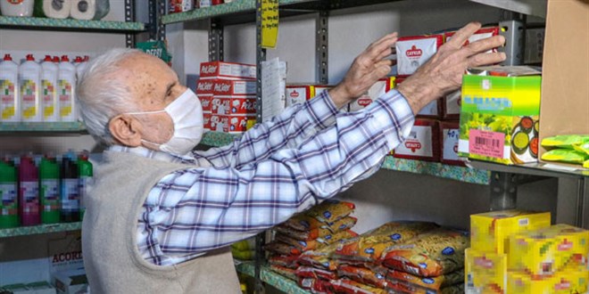 53 yıllık bakkal, zamana ve süpermarketlere direniyor