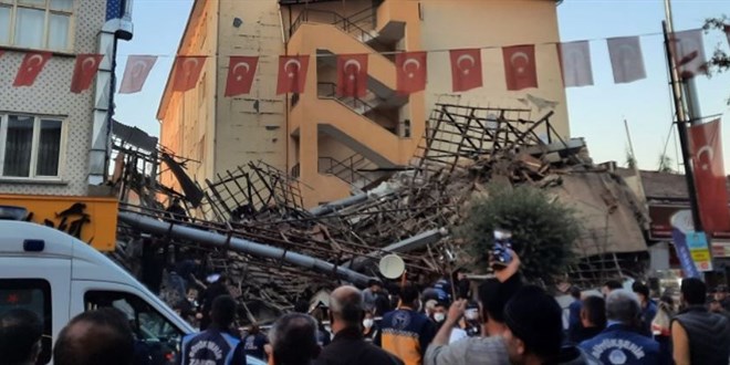 Çöken bina soruşturmasında 3 tutuklama